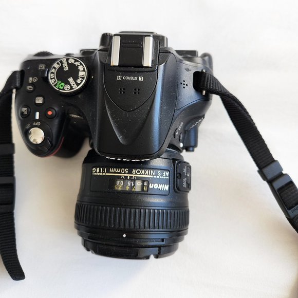 Nikon D5200 DSLR Camera Body and 50mm, 18-55mm and 55-200mm Lenses - Picture 2 of 10